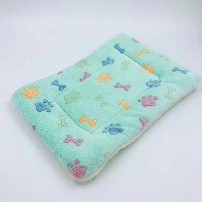 Tapetinho para Pets em Veludo Coral – Versátil Tamanhos P a GG | Caprioli Inter Caminha e casinha Cachorro Pata Verde