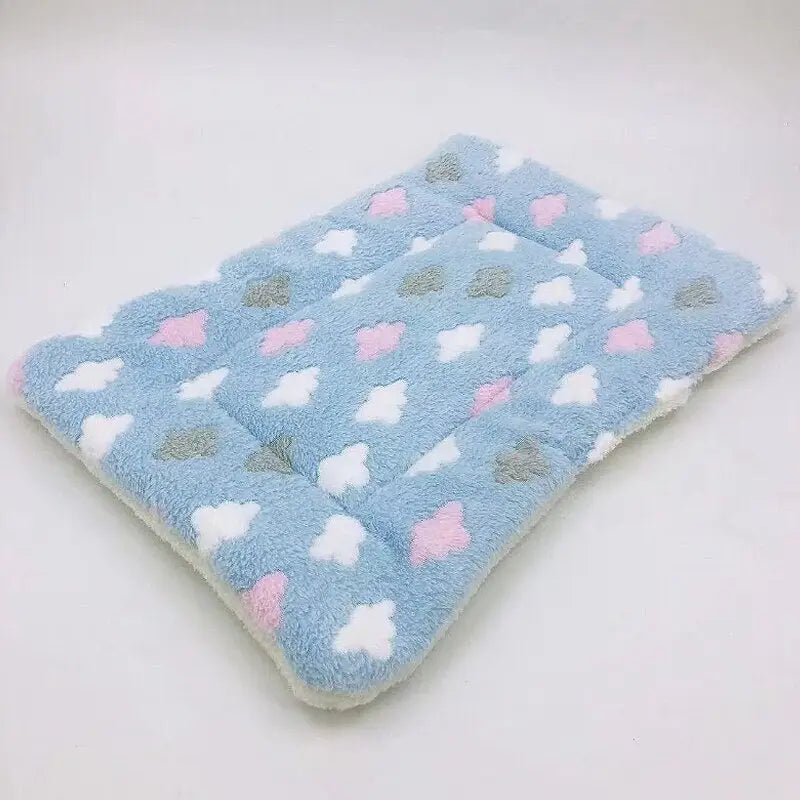 Tapetinho para Pets em Veludo Coral – Versátil Tamanhos P a GG | Caprioli Inter Caminha e casinha Cachorro Nuvem Azul