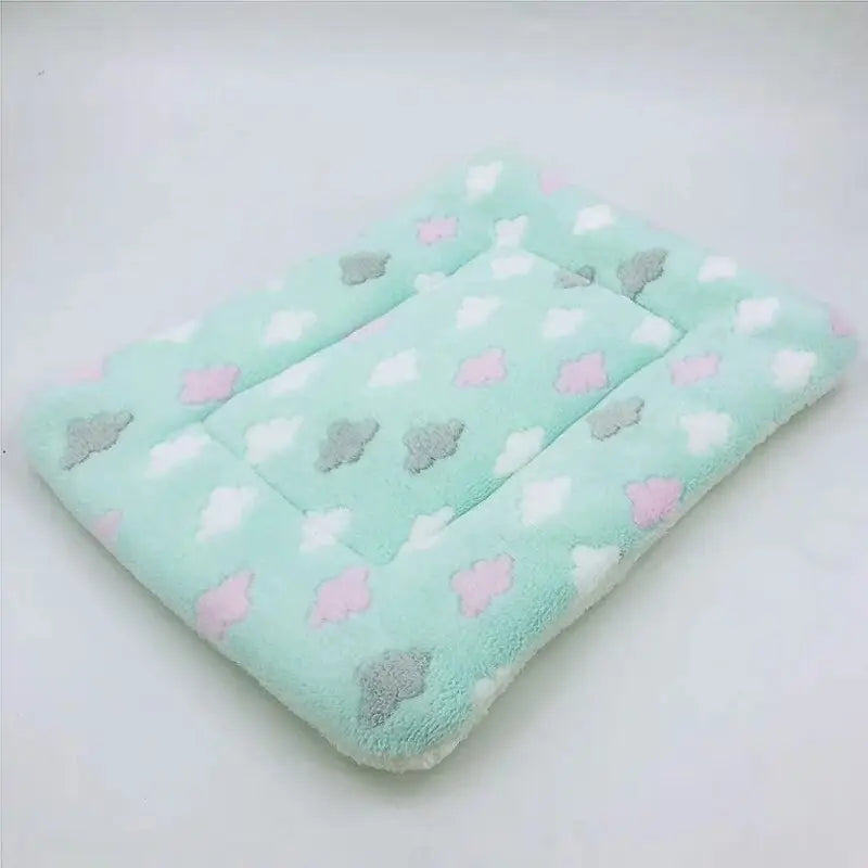 Tapetinho para Pets em Veludo Coral – Versátil Tamanhos P a GG | Caprioli Inter Caminha e casinha Cachorro Nuvem Verde