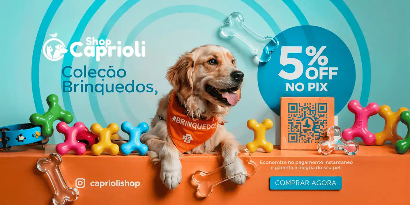 Um golden retriever usando uma bandana laranja cercado por brinquedos coloridos em forma de osso para animais de estimação.