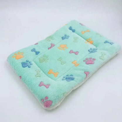 Tapetinho para Pets em Veludo Coral – Versátil Tamanhos P a GG | Caprioli Inter Caminha e casinha Cachorro Pata Verde
